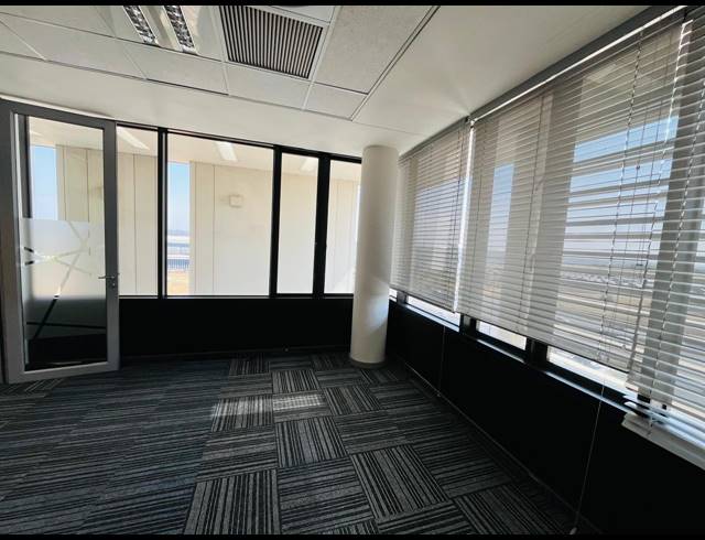 1,600M² OFFICE TO LET IN WATERFALL